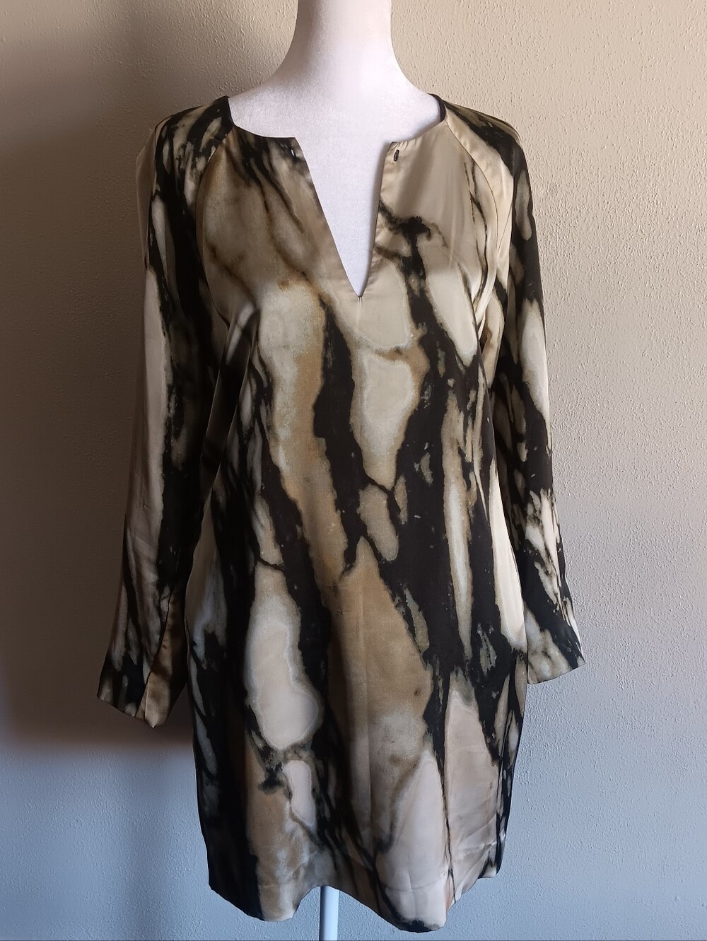 Rachel Roy Abstract Marble Long Sleeve Cream  Black Dress, Silky, Deep V-Neck